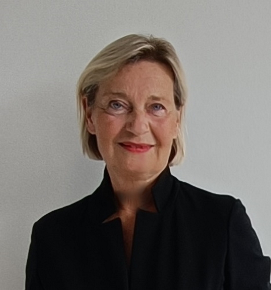 Dr. Marion Agthe